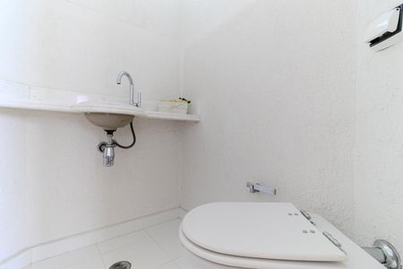 Apartamento à venda com 200m², 3 quartos e 1 vaga Apartamento à venda com 200m², 3 quartos e 1 vagaLavabo