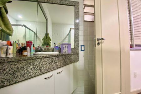 Apartamento à venda com 180m², 4 quartos e 1 vagaSuite 3