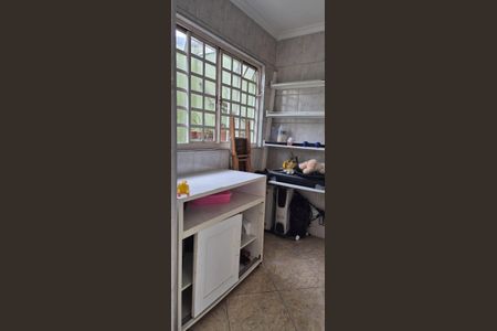 Casa à venda com 221m², 4 quartos e 1 vagaLavanderia