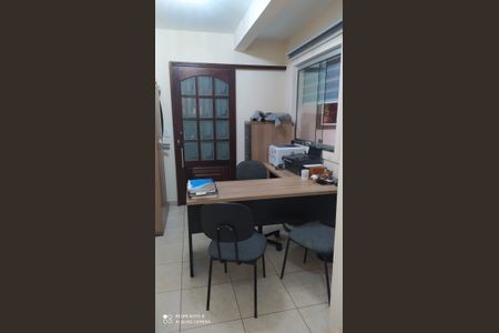 Casa à venda com 221m², 4 quartos e 1 vagaEscritório