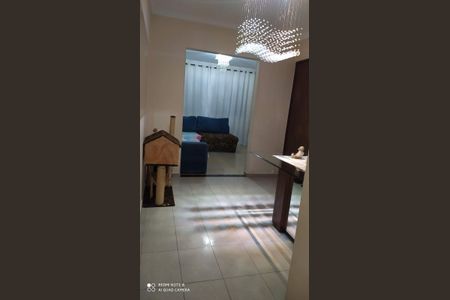 Casa à venda com 221m², 4 quartos e 1 vagaSala