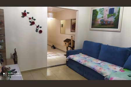 Casa à venda com 221m², 4 quartos e 1 vagaSala