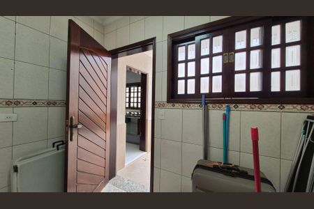 Casa à venda com 350m², 4 quartos e 3 vagas Casa à venda com 350m², 4 quartos e 3 vagasLavanderia