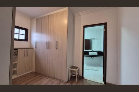 Casa à venda com 350m², 4 quartos e 3 vagas Casa à venda com 350m², 4 quartos e 3 vagasCloset