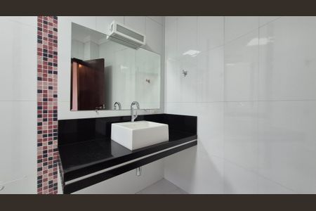 Casa à venda com 350m², 4 quartos e 3 vagas Casa à venda com 350m², 4 quartos e 3 vagasBanheiro da suíte 3