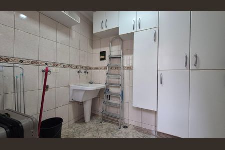 Casa à venda com 350m², 4 quartos e 3 vagas Casa à venda com 350m², 4 quartos e 3 vagasLavanderia