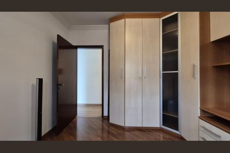 Casa à venda com 350m², 4 quartos e 3 vagas Casa à venda com 350m², 4 quartos e 3 vagasQuarto