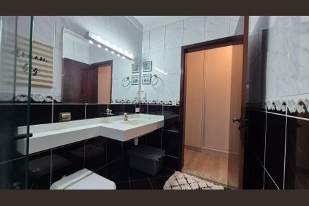 Casa à venda com 350m², 4 quartos e 3 vagas Casa à venda com 350m², 4 quartos e 3 vagasBanheiro da suíte 2