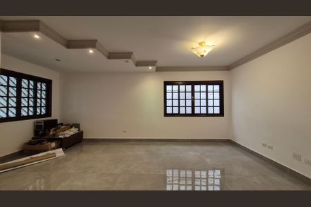 Casa à venda com 350m², 4 quartos e 3 vagas Casa à venda com 350m², 4 quartos e 3 vagasSala