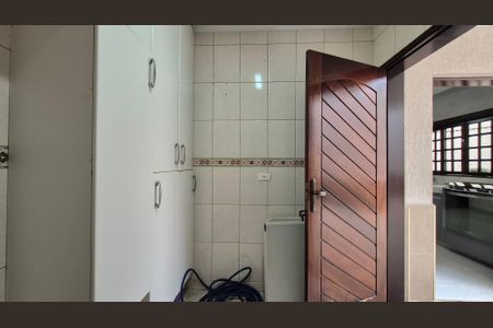 Casa à venda com 350m², 4 quartos e 3 vagas Casa à venda com 350m², 4 quartos e 3 vagasLavanderia
