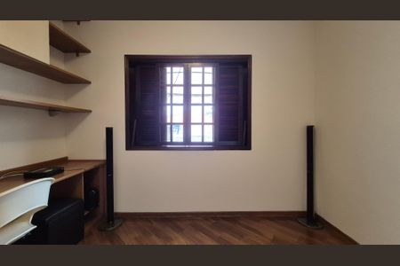 Casa à venda com 350m², 4 quartos e 3 vagas Casa à venda com 350m², 4 quartos e 3 vagasQuarto