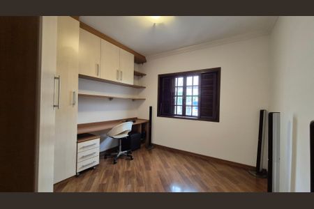 Casa à venda com 350m², 4 quartos e 3 vagas Casa à venda com 350m², 4 quartos e 3 vagasQuarto