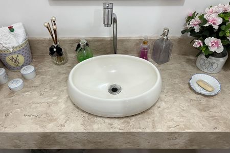 Apartamento para alugar com 120m², 4 quartos e 2 vagas Apartamento para alugar com 120m², 4 quartos e 2 vagasLavabo