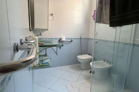 Apartamento para alugar com 120m², 4 quartos e 2 vagas Apartamento para alugar com 120m², 4 quartos e 2 vagasBanheiro da Suíte