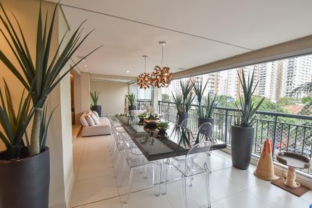 Apartamento à venda com 176m², 3 quartos e 3 vagasVaranda