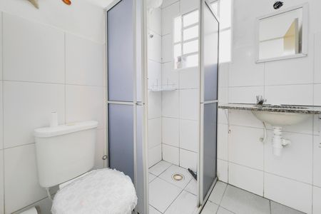 Casa de condomínio para alugar com 48m², 2 quartos e 2 vagas Casa de condomínio para alugar com 48m², 2 quartos e 2 vagasBanheiro