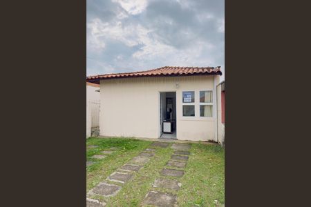 Casa de condomínio para alugar com 48m², 2 quartos e 2 vagas Casa de condomínio para alugar com 48m², 2 quartos e 2 vagasFachada + Plaquinha