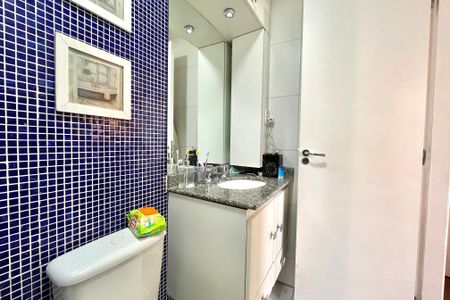 Apartamento à venda com 112m², 3 quartos e 2 vagas Apartamento à venda com 112m², 3 quartos e 2 vagasBanheiro da Suíte