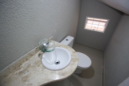 Casa à venda com 160m², 3 quartos e 2 vagasLavabo