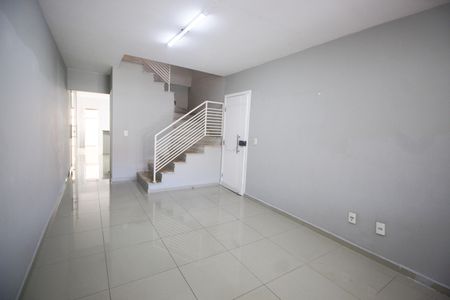 Casa à venda com 160m², 3 quartos e 2 vagasSala