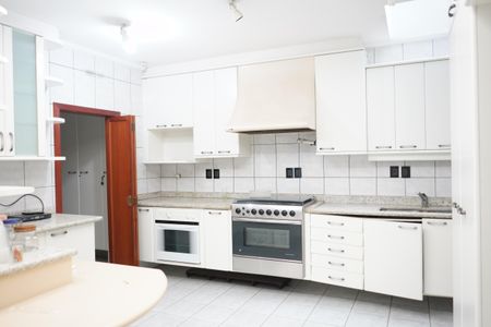 Casa à venda com 320m², 5 quartos e 3 vagasCozinha