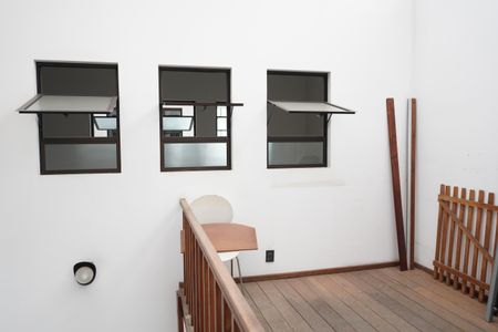 Casa à venda com 320m², 5 quartos e 3 vagasSótão