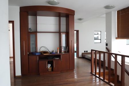 Casa à venda com 320m², 5 quartos e 3 vagasHall Quartos