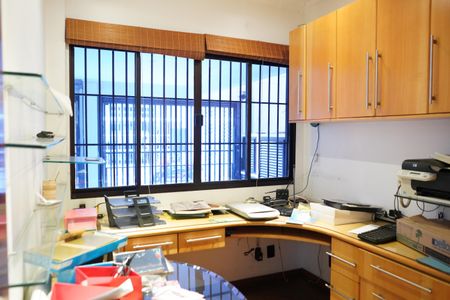 Casa à venda com 320m², 5 quartos e 3 vagasEscritório