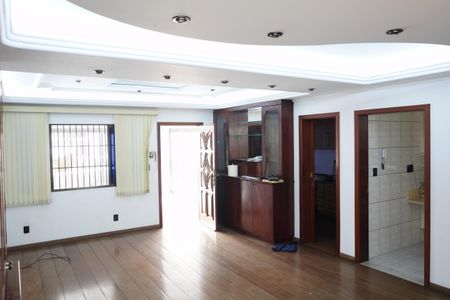 Casa à venda com 320m², 5 quartos e 3 vagasSala