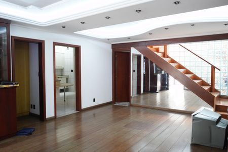 Sala de casa para alugar com 5 quartos, 320m² em Vila Gomes Cardim, São Paulo