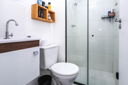 Banheiro de kitnet/studio para alugar com 1 quarto, 20m² em Vila Santo Estefano, São Paulo