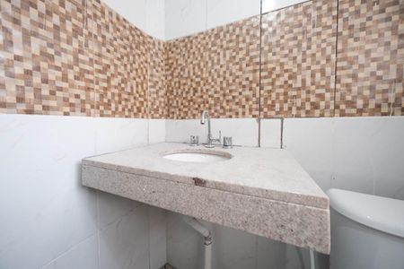 Banheiro Social de casa para alugar com 1 quarto, 55m² em Jardim Maringa, São Paulo