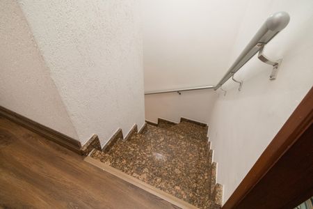 Casa de condomínio à venda com 60m², 2 quartos e 1 vagaEscada de acesso