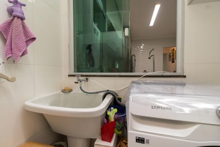 Casa de condomínio à venda com 60m², 2 quartos e 1 vagaÁrea de Serviço