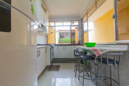 Casa à venda com 150m², 3 quartos e 2 vagasCozinha