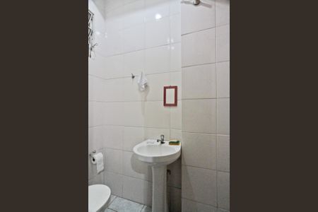 Casa à venda com 300m², 2 quartos e 2 vagasSalão - banheiro