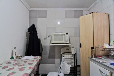 Casa à venda com 300m², 2 quartos e 2 vagasSalão - cozinha