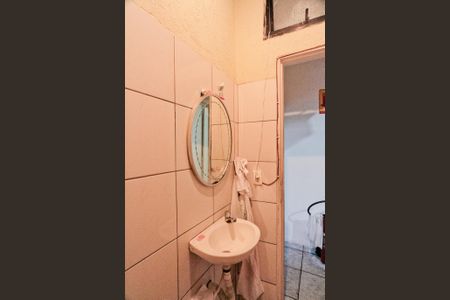 Casa à venda com 300m², 2 quartos e 2 vagasSalão - lavabo