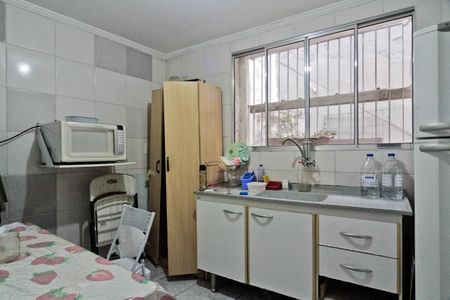Casa à venda com 300m², 2 quartos e 2 vagasSalão - cozinha