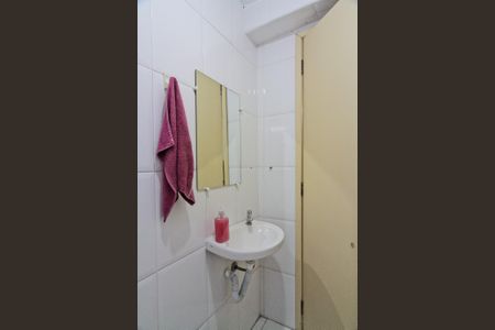 Casa à venda com 300m², 2 quartos e 2 vagasLavabo