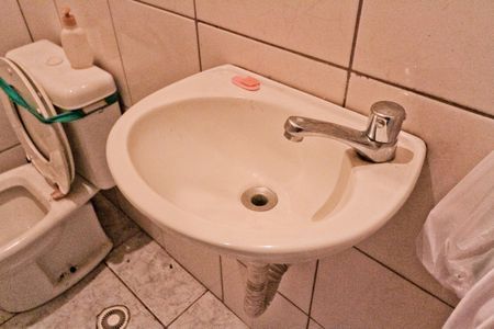 Casa à venda com 300m², 2 quartos e 2 vagasSalão - lavabo