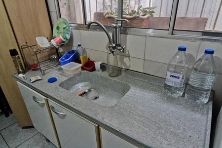 Casa à venda com 300m², 2 quartos e 2 vagasSalão - cozinha