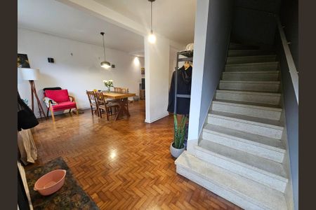 Casa à venda com 120m², 3 quartos e 4 vagas Casa à venda com 120m², 3 quartos e 4 vagasSala