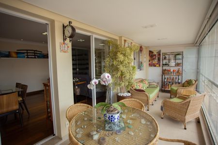 Apartamento à venda com 144m², 3 quartos e 2 vagasVARANDA DA SALA