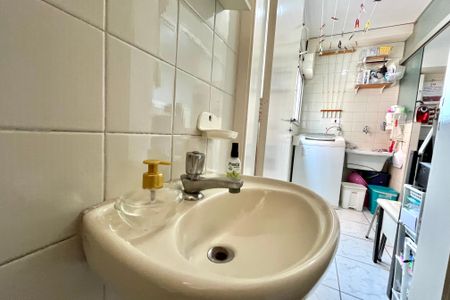 Apartamento à venda com 67m², 2 quartos e 2 vagasBanheiro de serviço