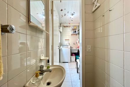 Apartamento à venda com 67m², 2 quartos e 2 vagasBanheiro de serviço