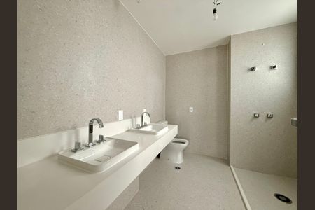Apartamento à venda com 194m², 4 quartos e 3 vagasBanheiro Suíte 2
