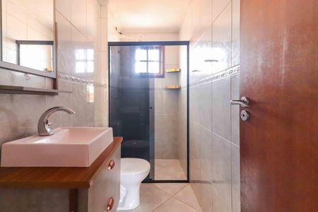 Casa para alugar com 98m², 3 quartos e 1 vaga Casa para alugar com 98m², 3 quartos e 1 vagaBanheiro Social