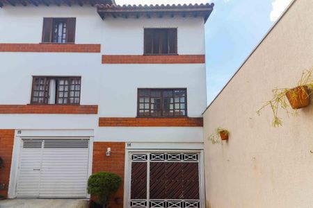 Casa para alugar com 98m², 3 quartos e 1 vaga Casa para alugar com 98m², 3 quartos e 1 vagaFachada