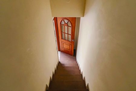 Casa para alugar com 98m², 3 quartos e 1 vaga Casa para alugar com 98m², 3 quartos e 1 vagaEscadas